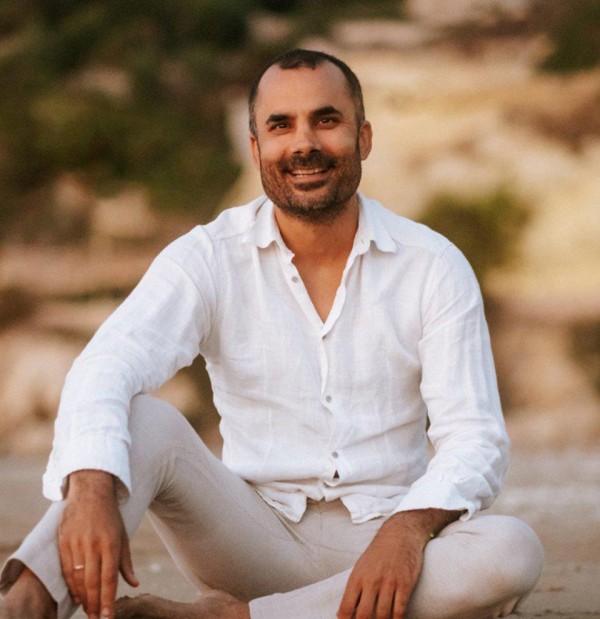 Νικόλας Σμυρνάκης Νικόλας Σμυρνάκης